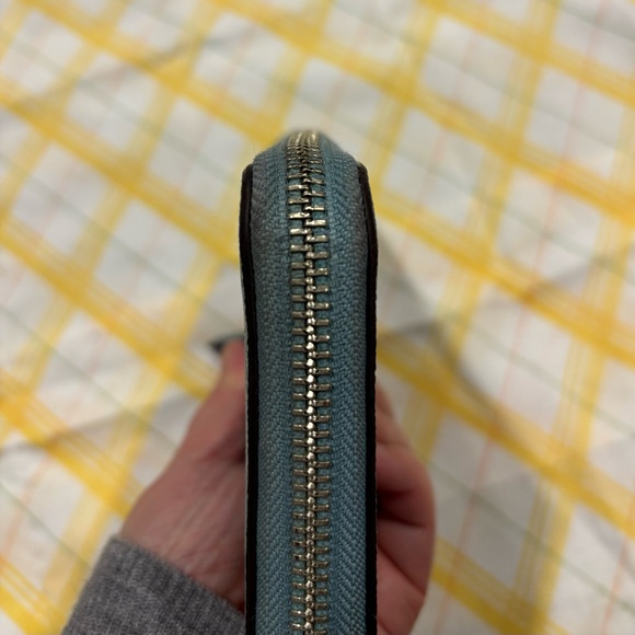 10/$20 Coach Teal Leather Zip Wallet As-is - Picture 7 of 8